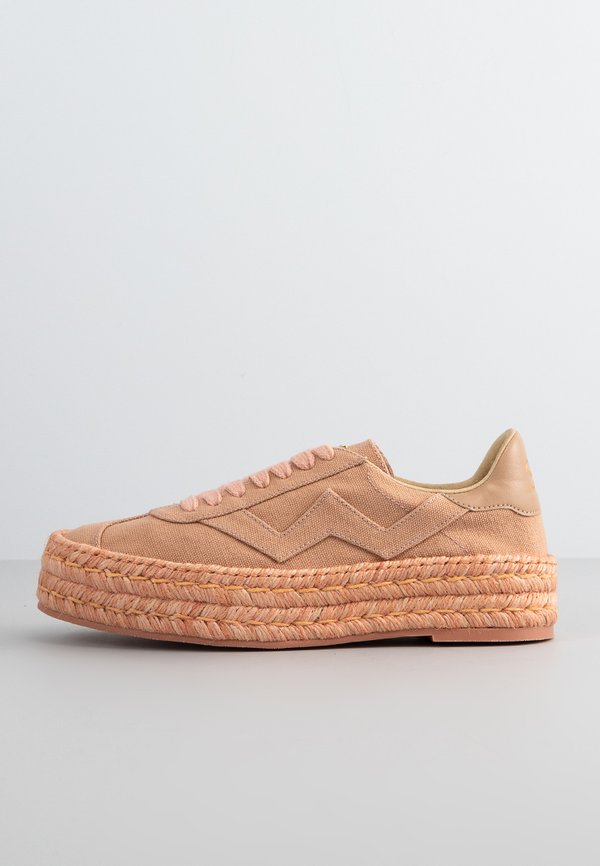 Stuart Weitzman DARYL