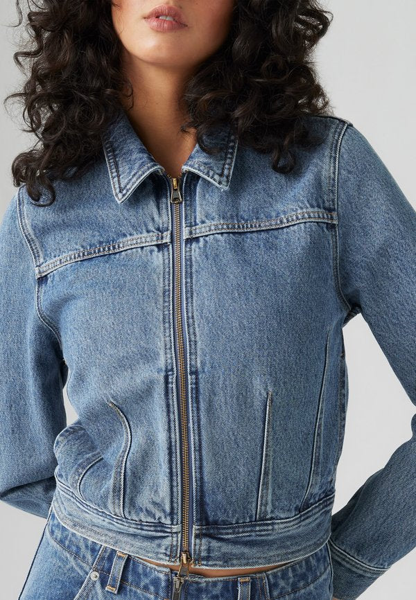Levi's® DART TRUCKER