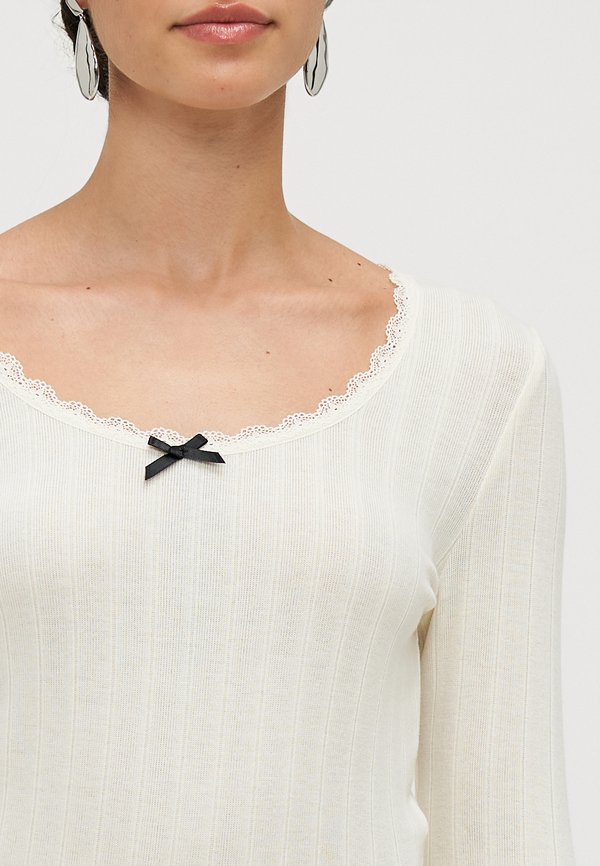 ONLY Petite ONLLAIKA U NECK