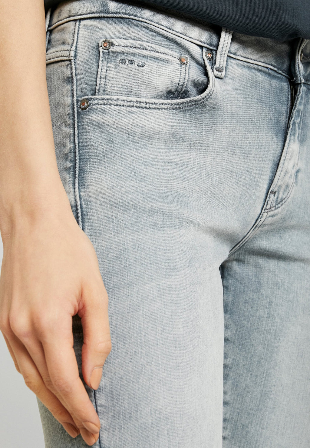 3301 MID SKINNY WMN Media 5