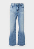 Hellblaue Jeans mit hoher Taille, leicht ausgestelltem Beinabschluss und dezenten Verwaschungen an den Oberschenkeln und Unterschenkeln.