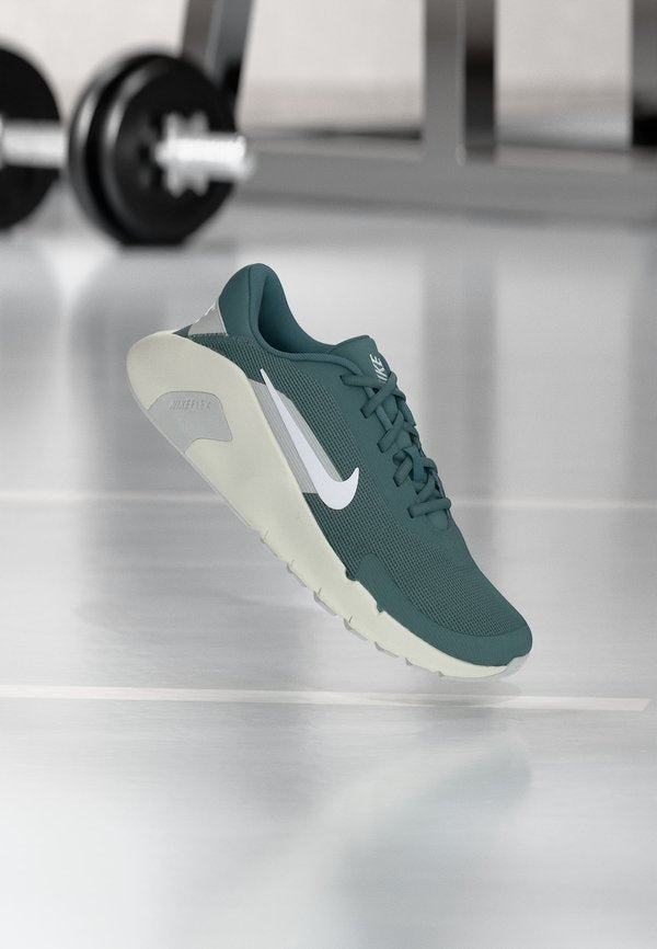 Nike Performance FLEX TRAIN - Training shoe - mineral slate/white/spruce aura/photon dust