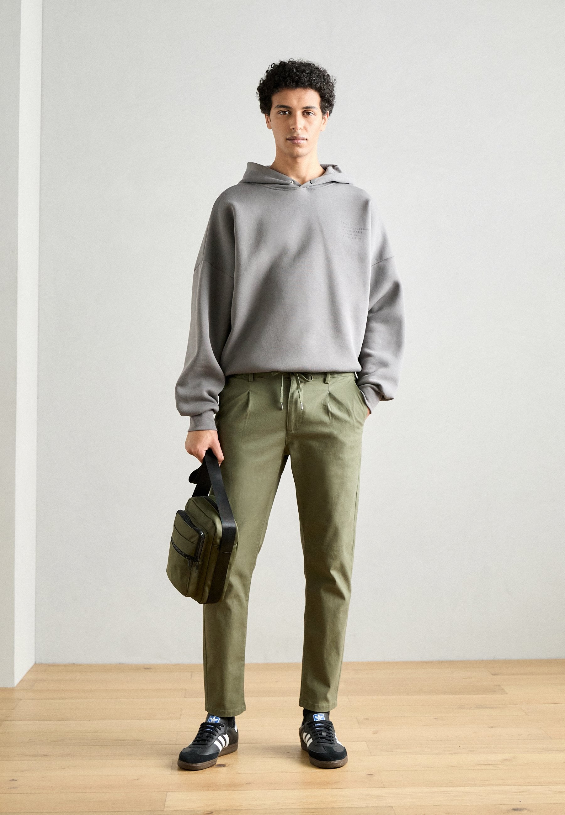 DRAWSTRING PANTS Media 2