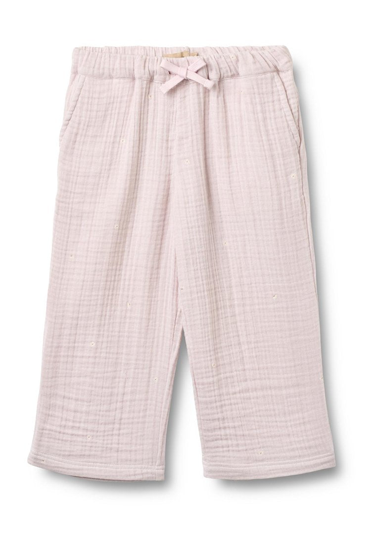 Hellrosa Baumwollshorts aus einem strukturierten, geknautschten Stoff. Verfügen über einen elastischen Bund mit Kordelzug und zwei Seitentaschen.