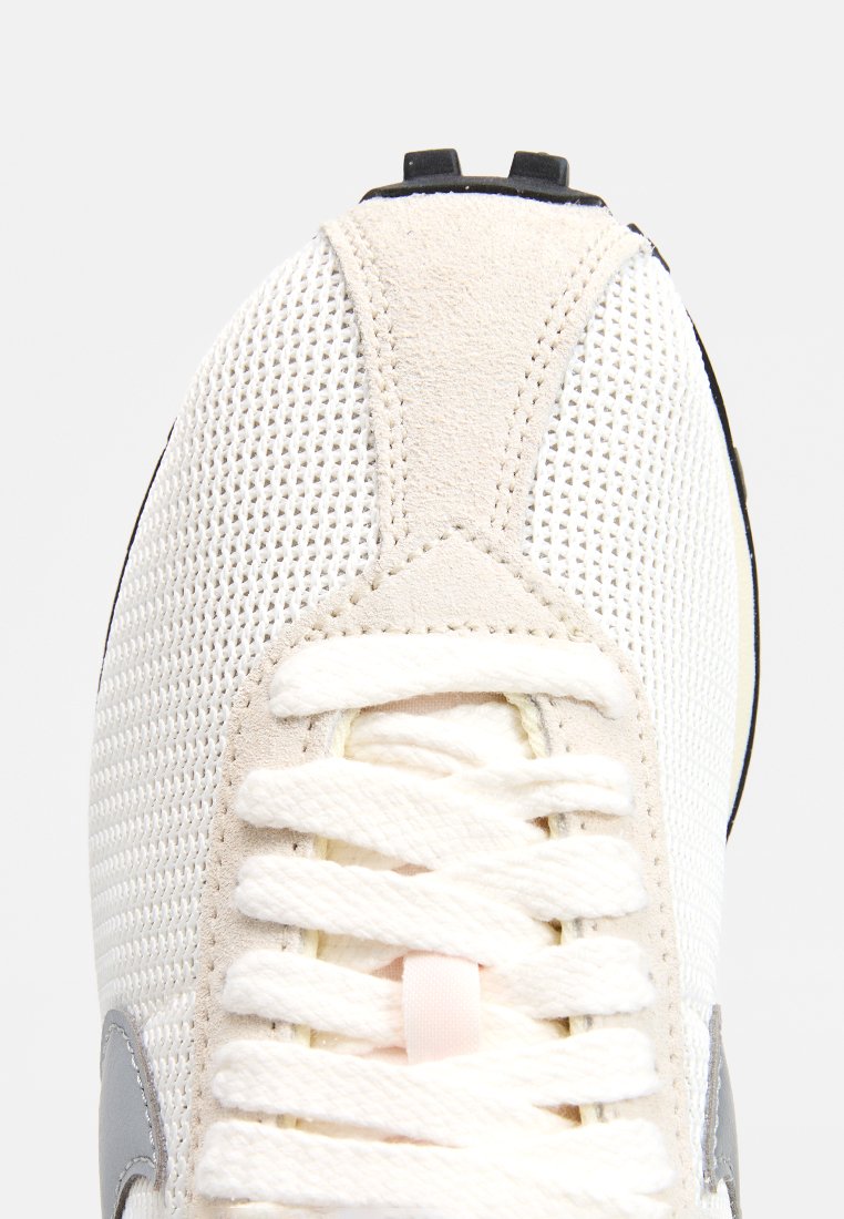 Nike Sportswear LD-1000