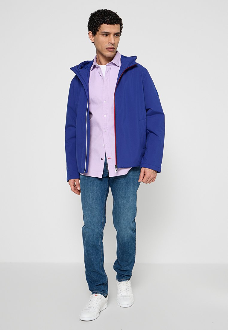 REGULAR FIT Media 3