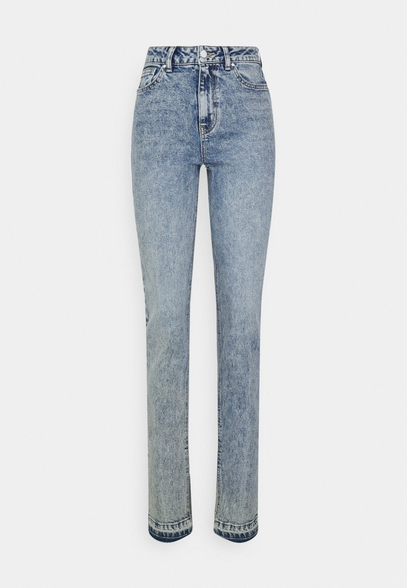 Hellblaue Jeans aus Denim mit hoher Taille und geradem Schnitt. Verfügt über die traditionelle Fünf-Taschen-Optik und einen Knopfverschluss.