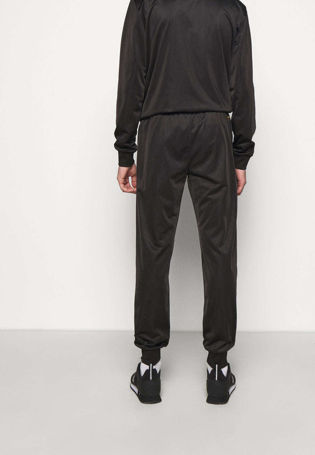 TRACKSUIT Media 6