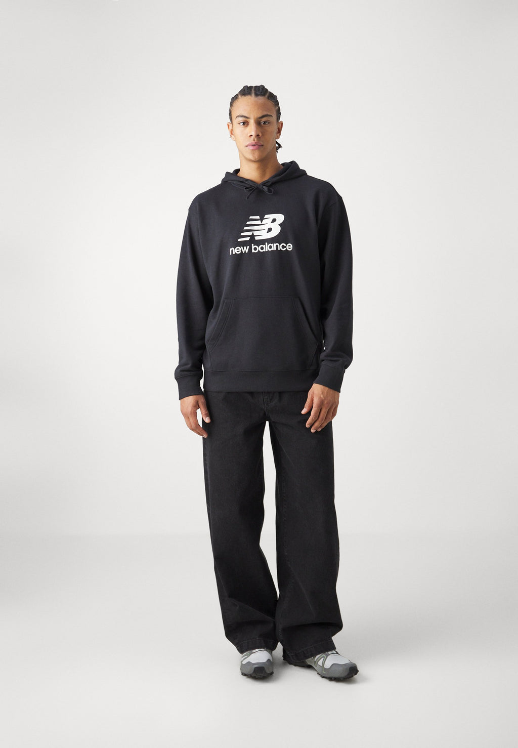 New Balance SPORT ESSENTIALS STACKED LOGO
