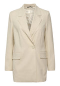 Cremfarbener Ein-Knopf-Blazer mit Reverskragen, langen Ärmeln, zwei vorderen Taschen mit Klappen und glattem Satin-Innenfutter.