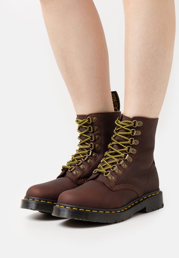 Dr. Martens 1460 PASCAL