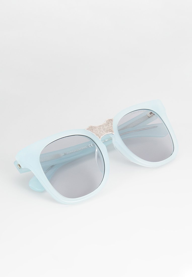 N/A UNISEX Media 6