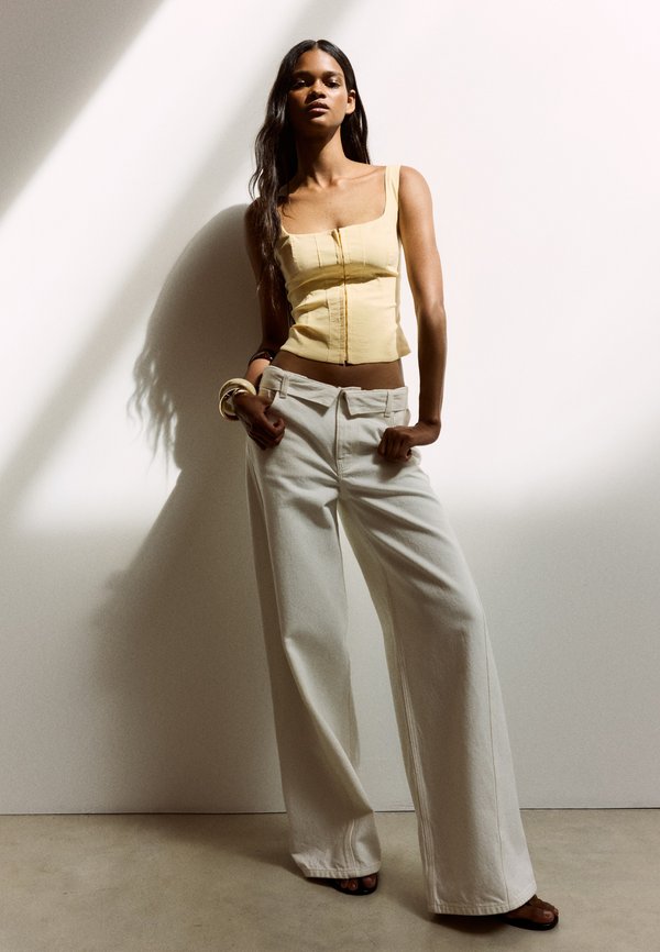 Bershka BENGALINE STRAPPY - TOP 00930710 - Blouse - yellow