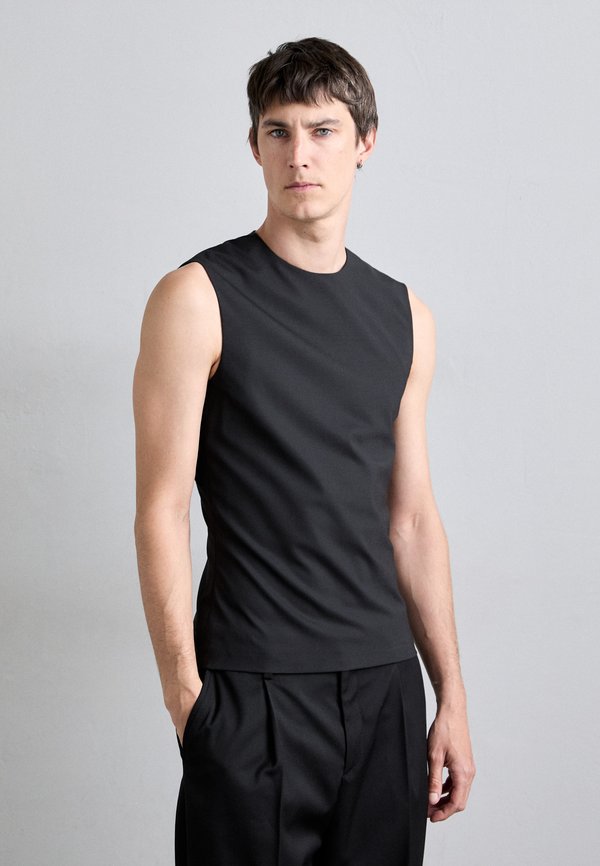 032c OFFICE ATTIRE CROPPED SUIT