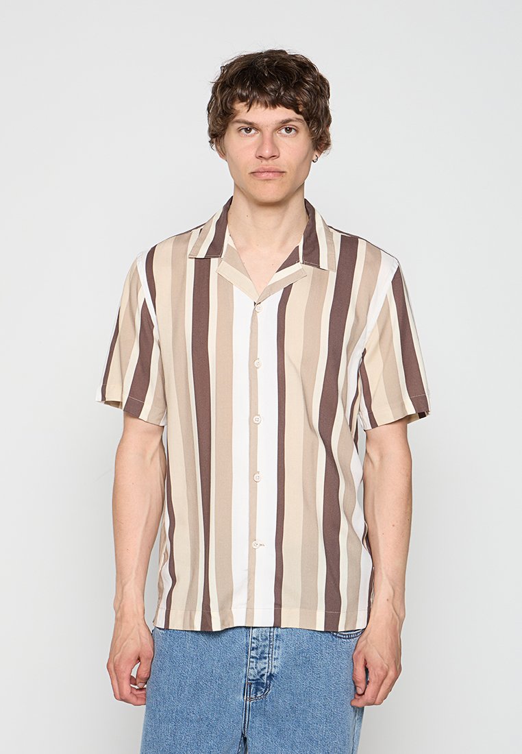 LOOSE FIT Media 1