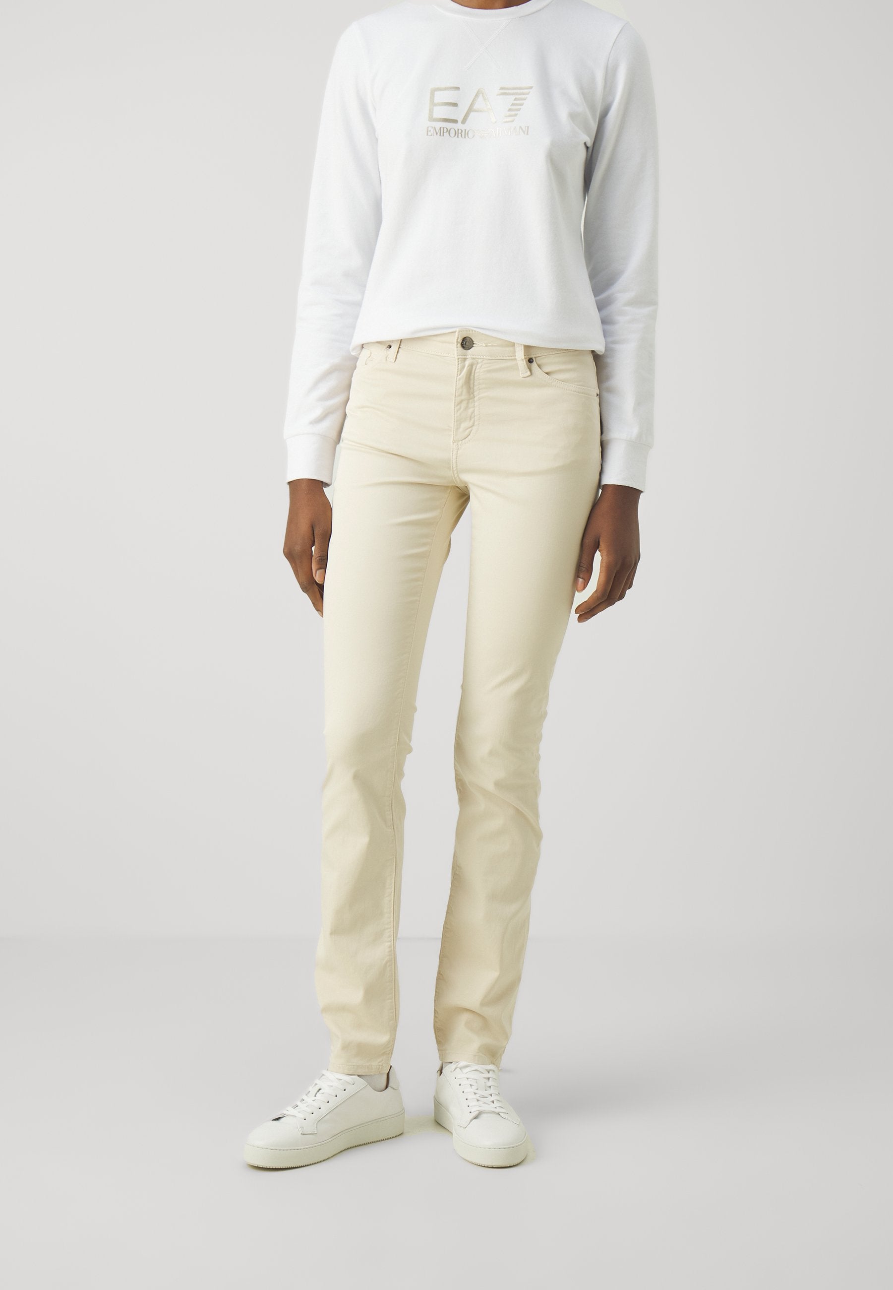 REGULAR FIT Media 3