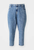 Helle blaue Jeans aus Denim mit lockerer Passform, hoher Taille und schmal zulaufenden Beinen. Enthält ein klassisches Fünf-Taschen-Design und kontrastierende Nähte.