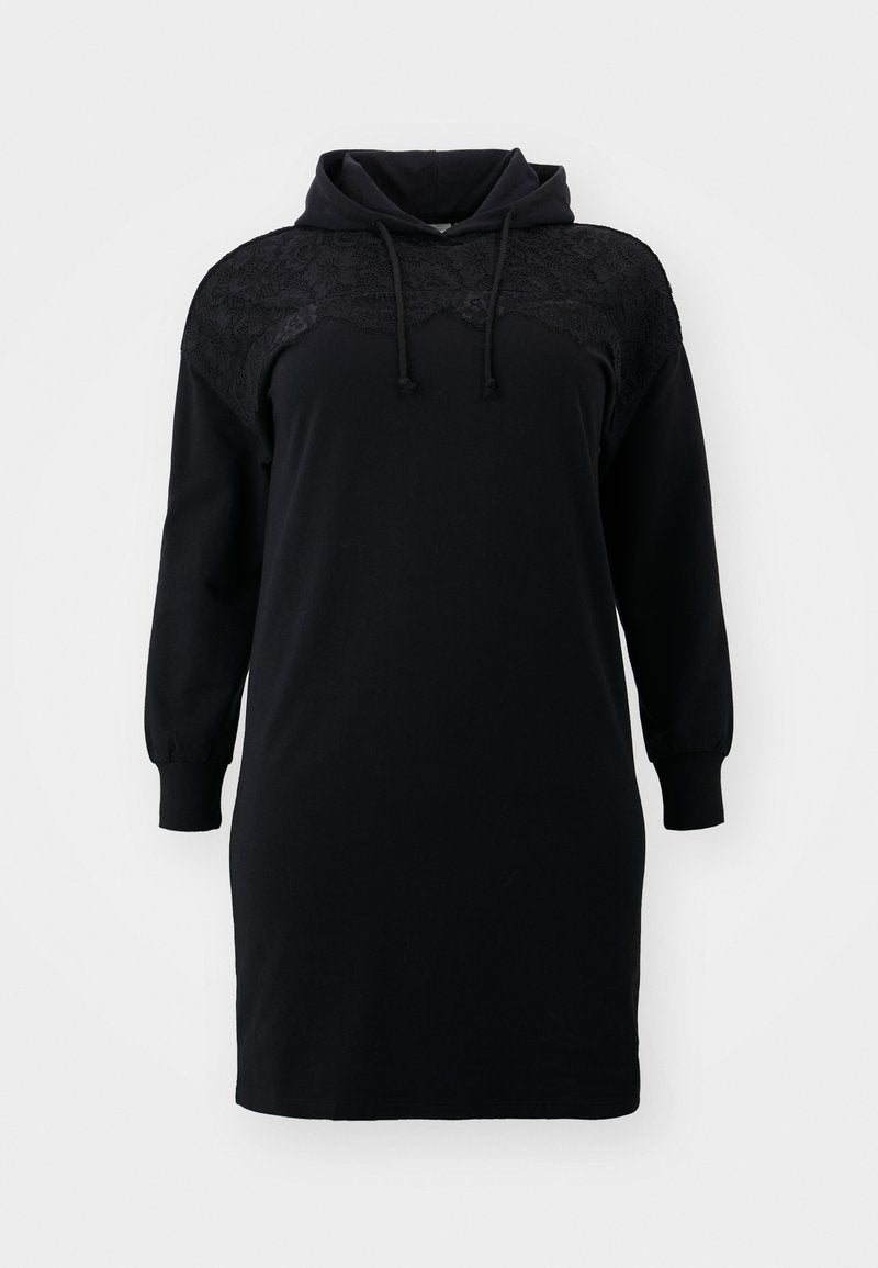 Schwarzes Kapuzenkleid mit langen Ärmeln, das ein Spitzenmuster über den Schultern und einen verstellbaren Kordelzug am Ausschnitt aufweist.