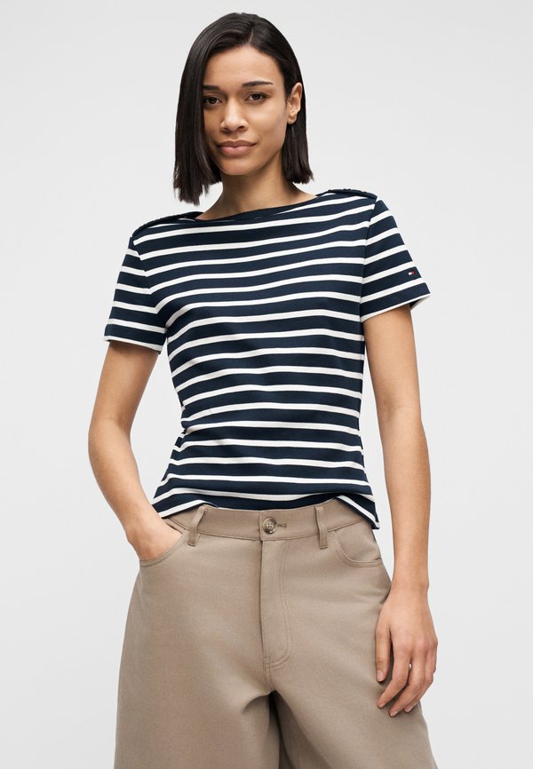 Tommy Hilfiger GOLD-TONE BUTTON SLIM BOAT NECK T-SHIRT
