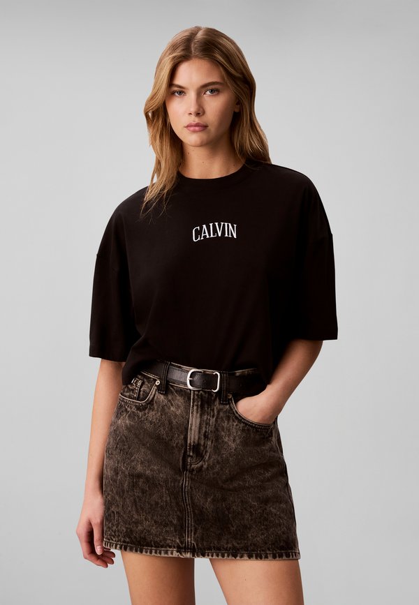 Calvin Klein Jeans BOXY CROPPED BACK VARISTY LOGO - Print T-shirt - black