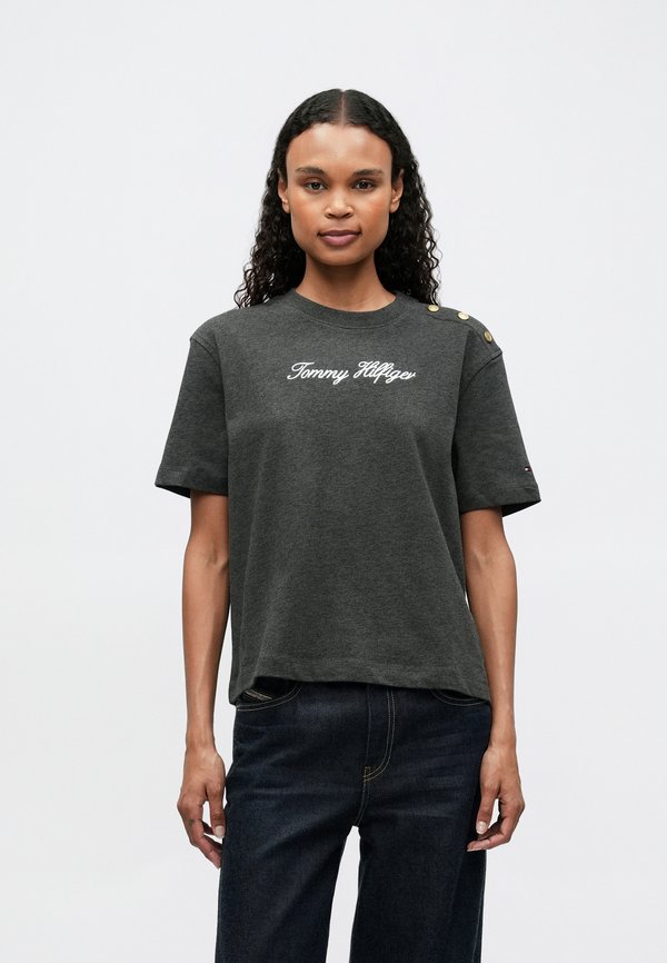 Tommy Hilfiger GOLD-TONE BUTTON LOGO EMBROIDERY RELAXED T-SHIRT