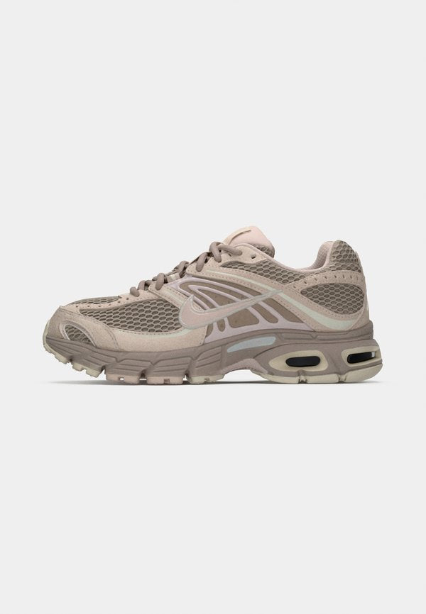 Nike Sportswear AIR MAX MOTO 2K SE - Trainers - malt/silt red/phantom