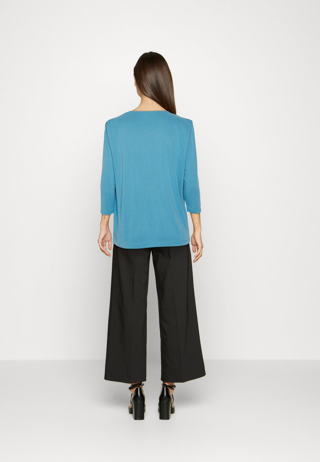 Expresso PLEAT SHOULDER DETAIL