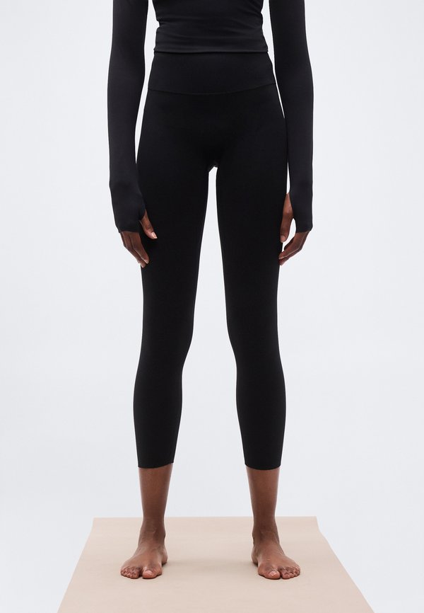 Nike Performance ZENVY - Leggings - black/cool grey
