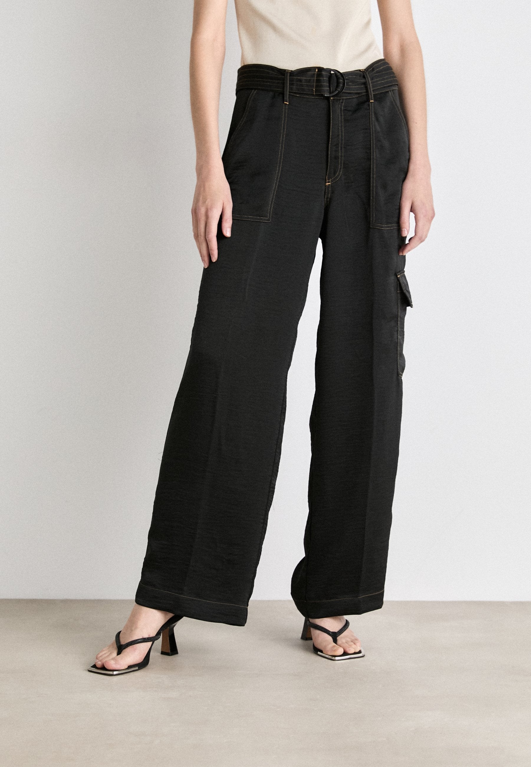 DKNY CONTRAST STITCH