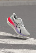 Puma ELECTRIFY NITRO 5 WNS - Trail running shoes - white/ultra red/light lavender