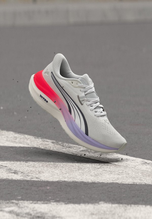 Puma ELECTRIFY NITRO 5 WNS - Trail running shoes - white/ultra red/light lavender