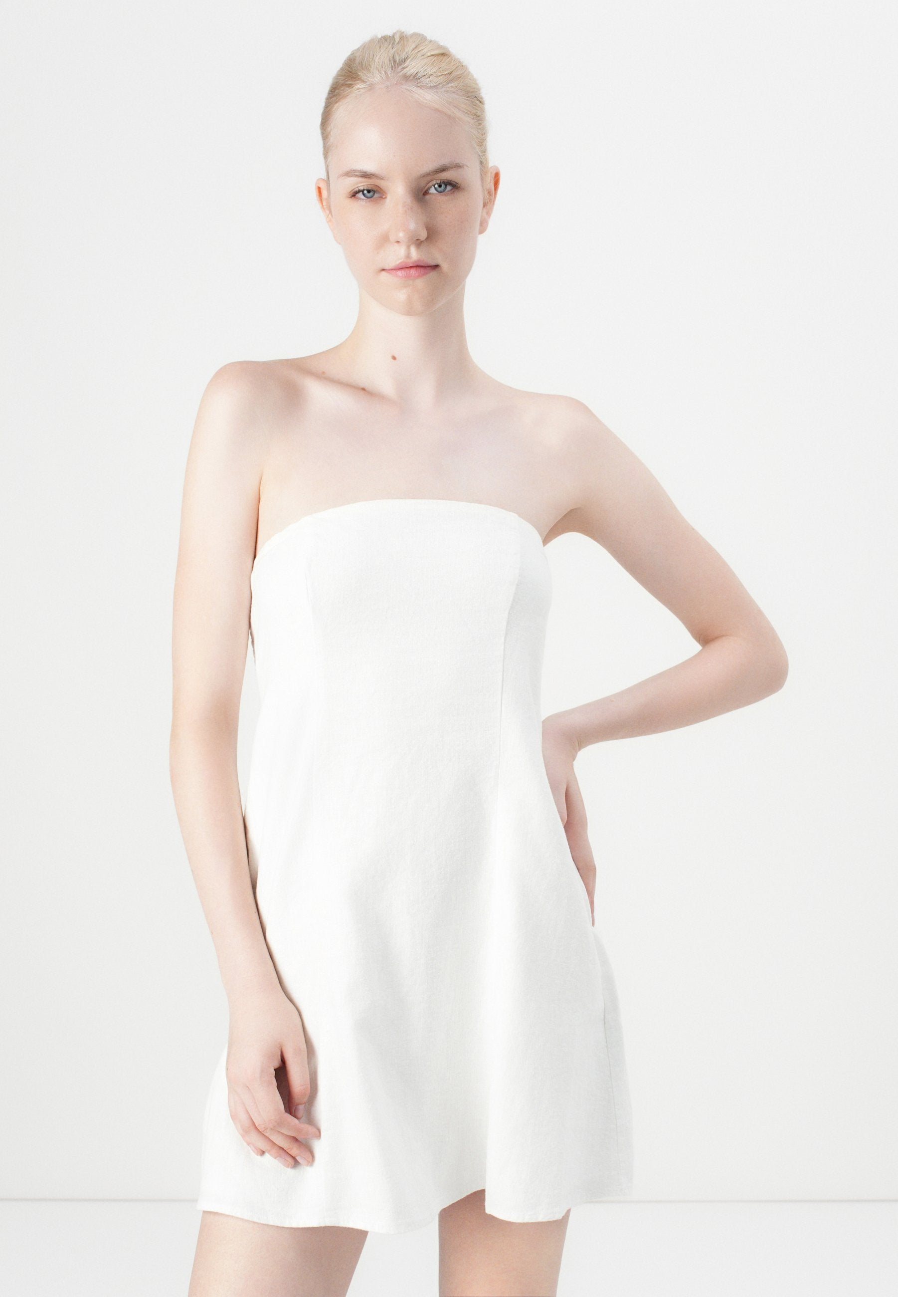 Hollister Co. CLEAN GIRL STRAPLESS MINI DRESS