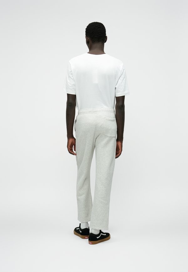 Abercrombie & Fitch ESSENTIAL STRAIGHT