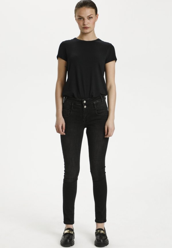 My Essential Wardrobe  FIOLA
