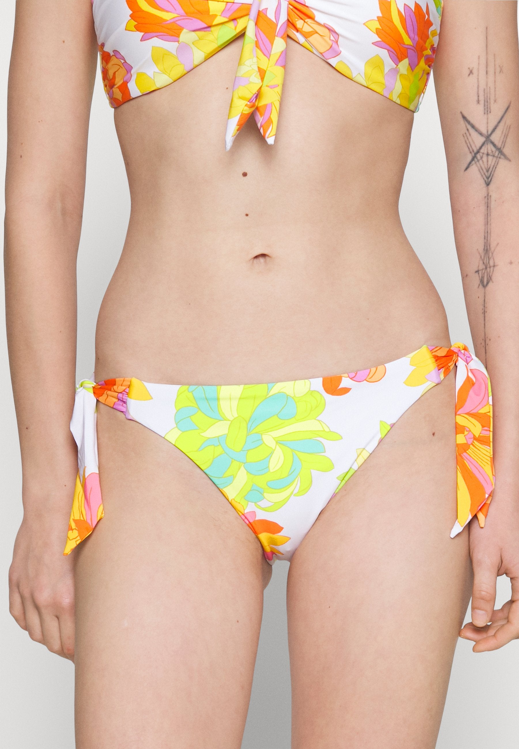 PALM SPRINGS TIE-SIDE PANT Media 3
