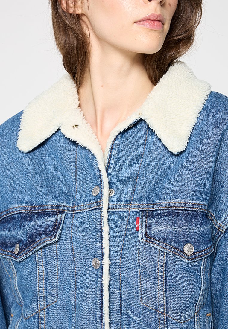 Levi's® 90'S SHERPA TRUCKER JACKET