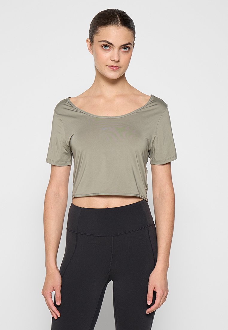Nike Performance