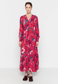 Blumenmuster-Kleid mit langen Ärmeln und V-Ausschnitt, tailliertem Bund und gestuftem Rock in leuchtendem Pink, das große rote und grüne Blumenmuster aufweist.