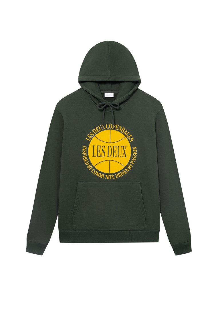 Kapuzensweatshirt in dunkelgrünem Baumwollmix. Mit einem gelben Grafiklogo auf der Vorderseite und einer Kängurutasche. Kapuze mit Zugband.