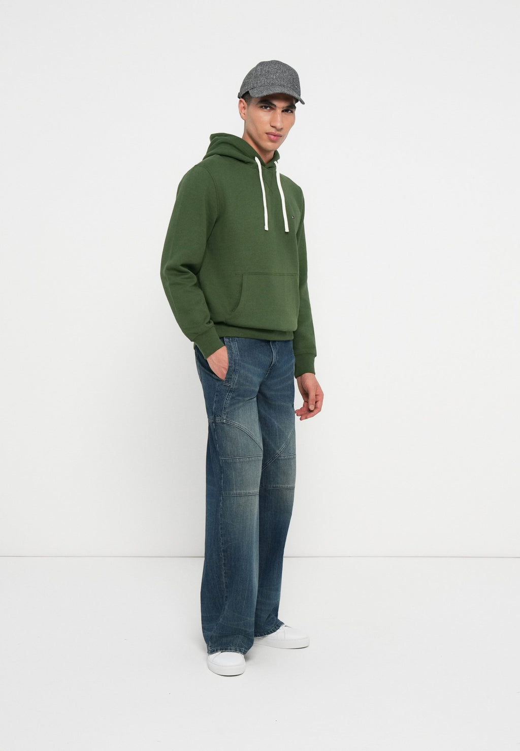 SEASONAL HOODY Media 2