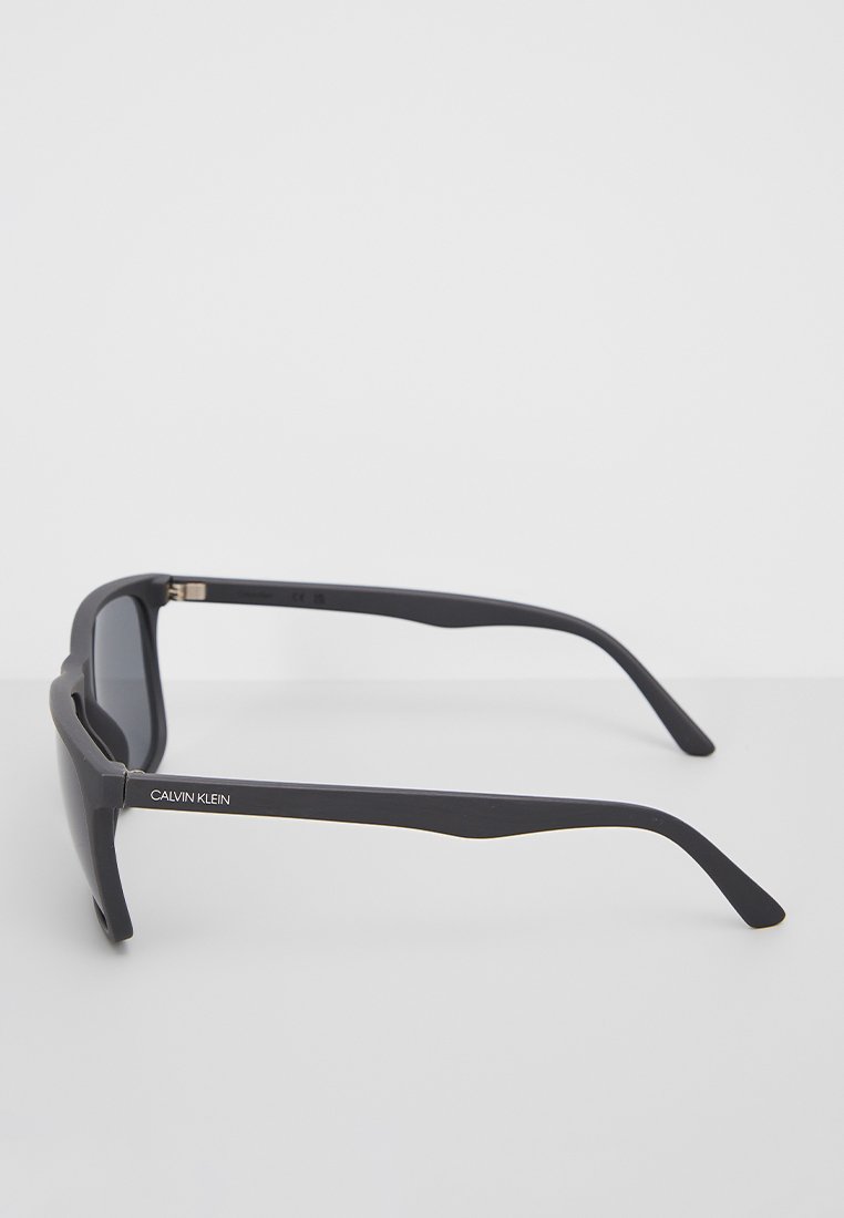 CKC SUN CK20520S 020 57 16 145 UNISEX Media 4