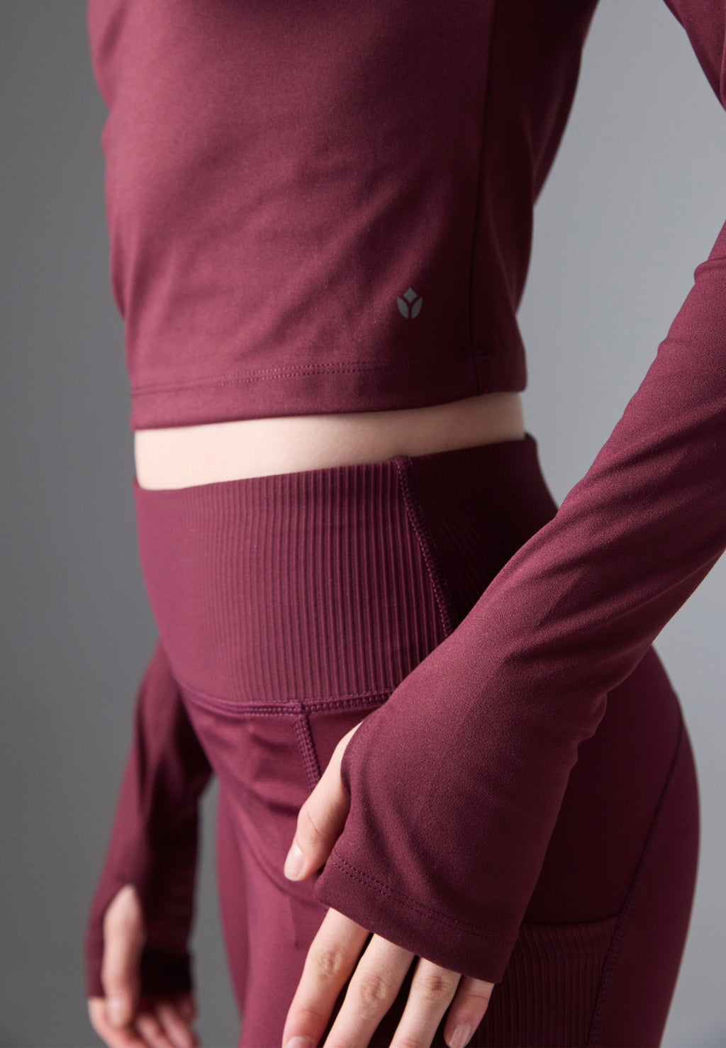 Even&Odd active ESSENTIAL FITTED CROPPED LONG SLEEVE SPORTS TOP