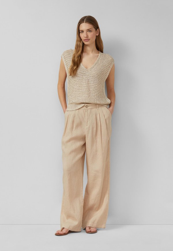 s.Oliver HOSE - Trousers - helles beige