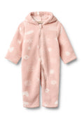 Rosa Fleece-Einteiler mit Kapuze, ausgestattet mit einem Reißverschluss und weißen abstrakten Mustern. Weiche Textur und lange Ärmel für Wärme.