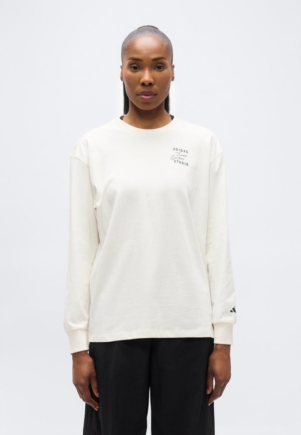 adidas Sportswear 3 STRIPES STUDIO BOYFRIEND LONSGSLEEVE - Long sleeved top - chalk white/aurora ivy