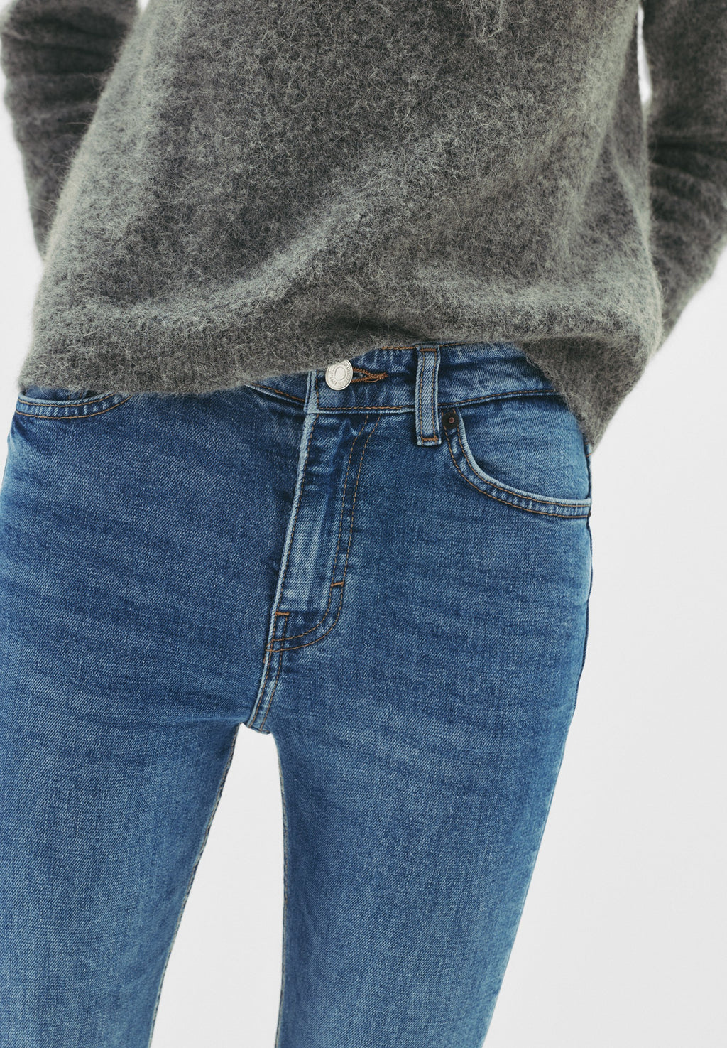 PULL&BEAR MID-WAIST KICK BELL BOTTOM