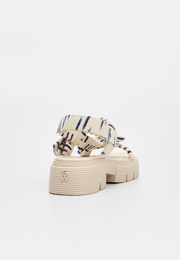 Stuart Weitzman SOFIA NOLITA