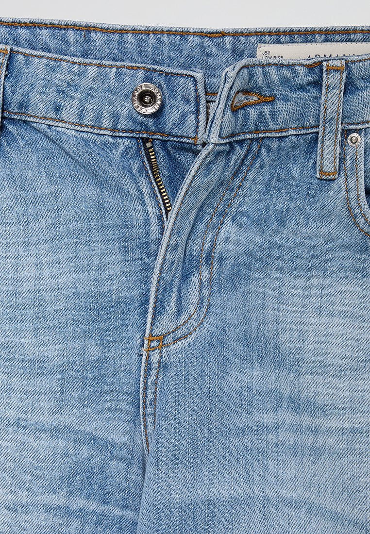 Armani Exchange Jeans Relaxed Fit Media 4