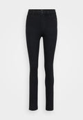 Schwarze Denim-Skinny-Jeans mit einer glatten Textur, mittelhoher Taille, Gürtelschlaufen, Fünf-Taschen-Design und einem klassischen Knopfverschluss.