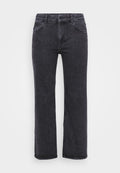 Schwarze Denim-Jeans mit geradem Bein, fünf Taschen und einem Knopfverschluss. Der Stoff hat eine leicht ausgewaschene Textur und eine robuste Naht.